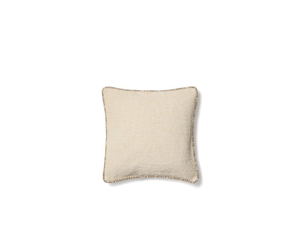 Kave Home Enari kussenhoes van katoen in beige en contrasterende bruine bies 50 x 50 cm