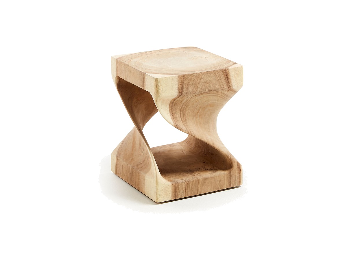 Kave Home Hakon massief regenboomhouten bijzettafeltje met gesneden binnenwerk, 30 x 30 cm