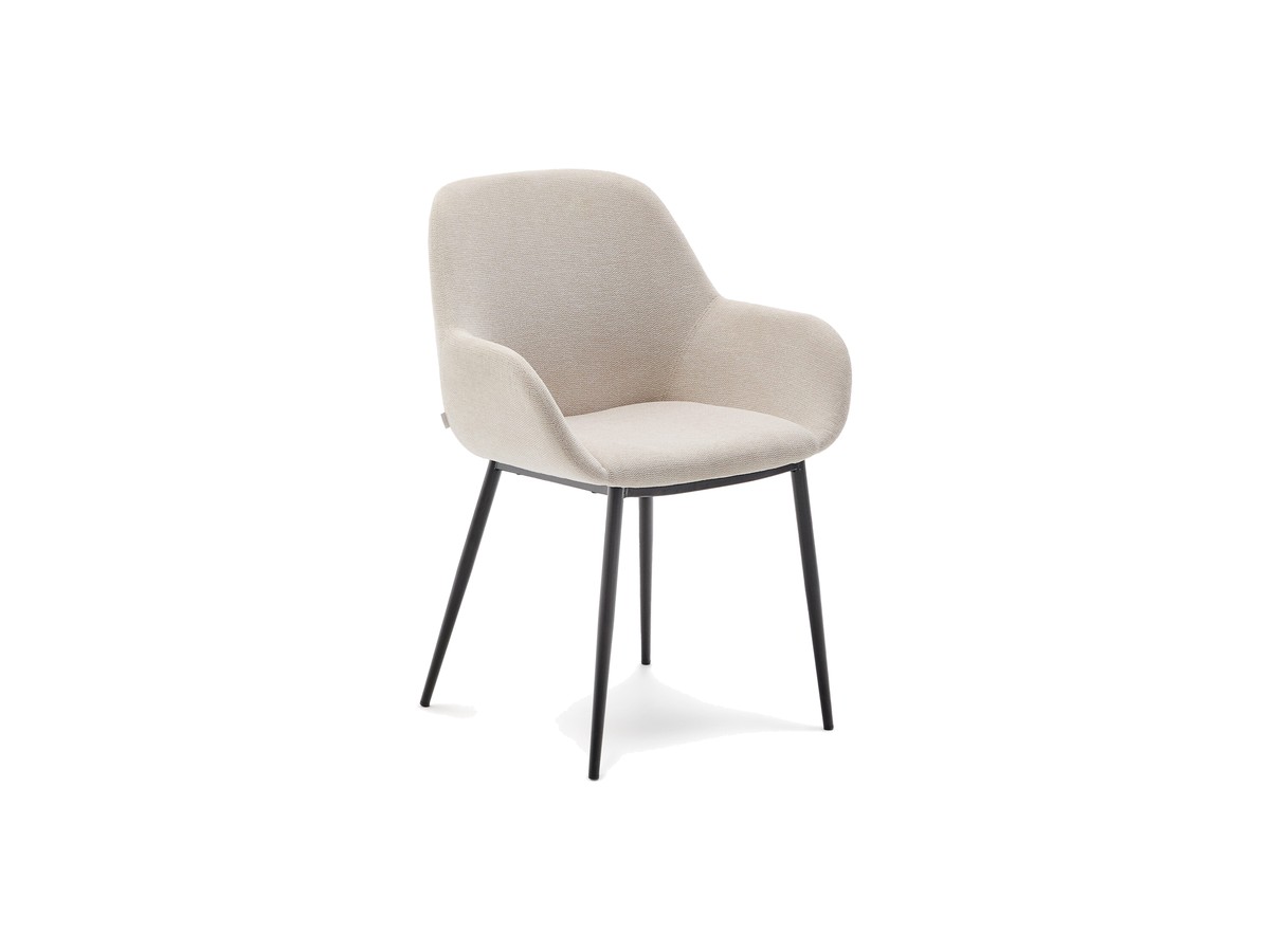 Kave Home Konna stoel beige met stalen poten in zwart gelakte afwerking