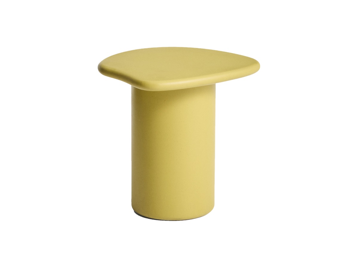 Kave Home Macarella bijzettafel van mosterdkleurig cement 48 x 47 cm