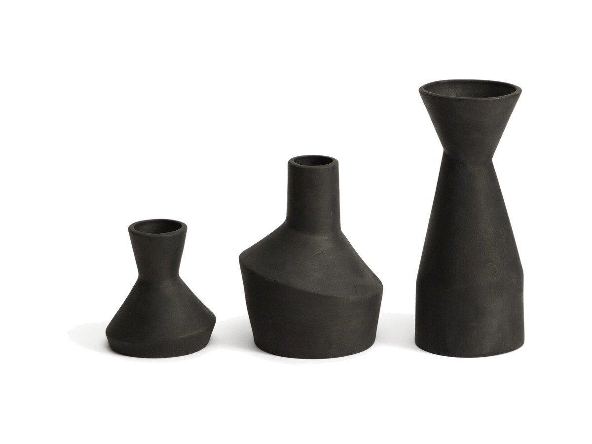 Kave Home Set Dunari van 3 vazen van zwarte terracotta Ø 10,2 cm / Ø 14 cm / Ø 10 cm