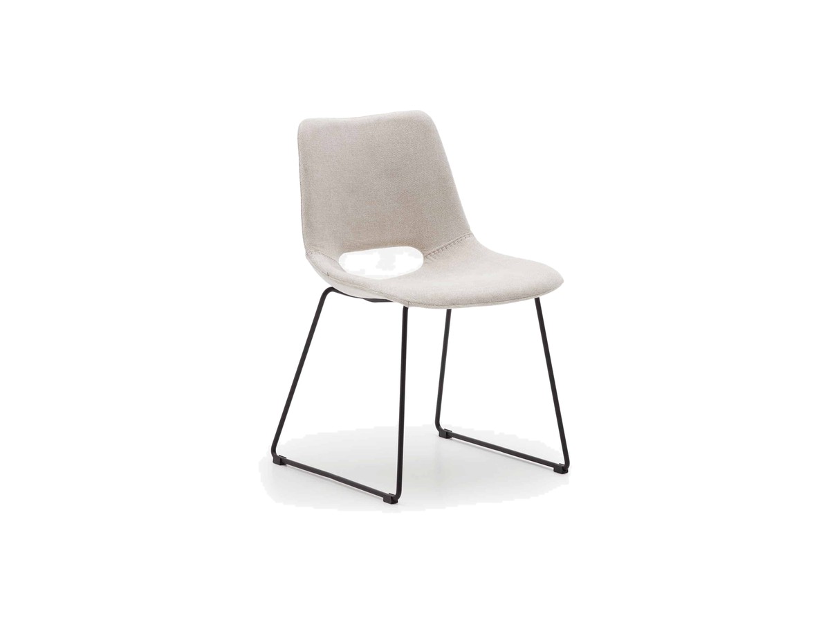 Kave Home Zahara beige stoel met stalen poten en zwarte afwerking FSC 100%