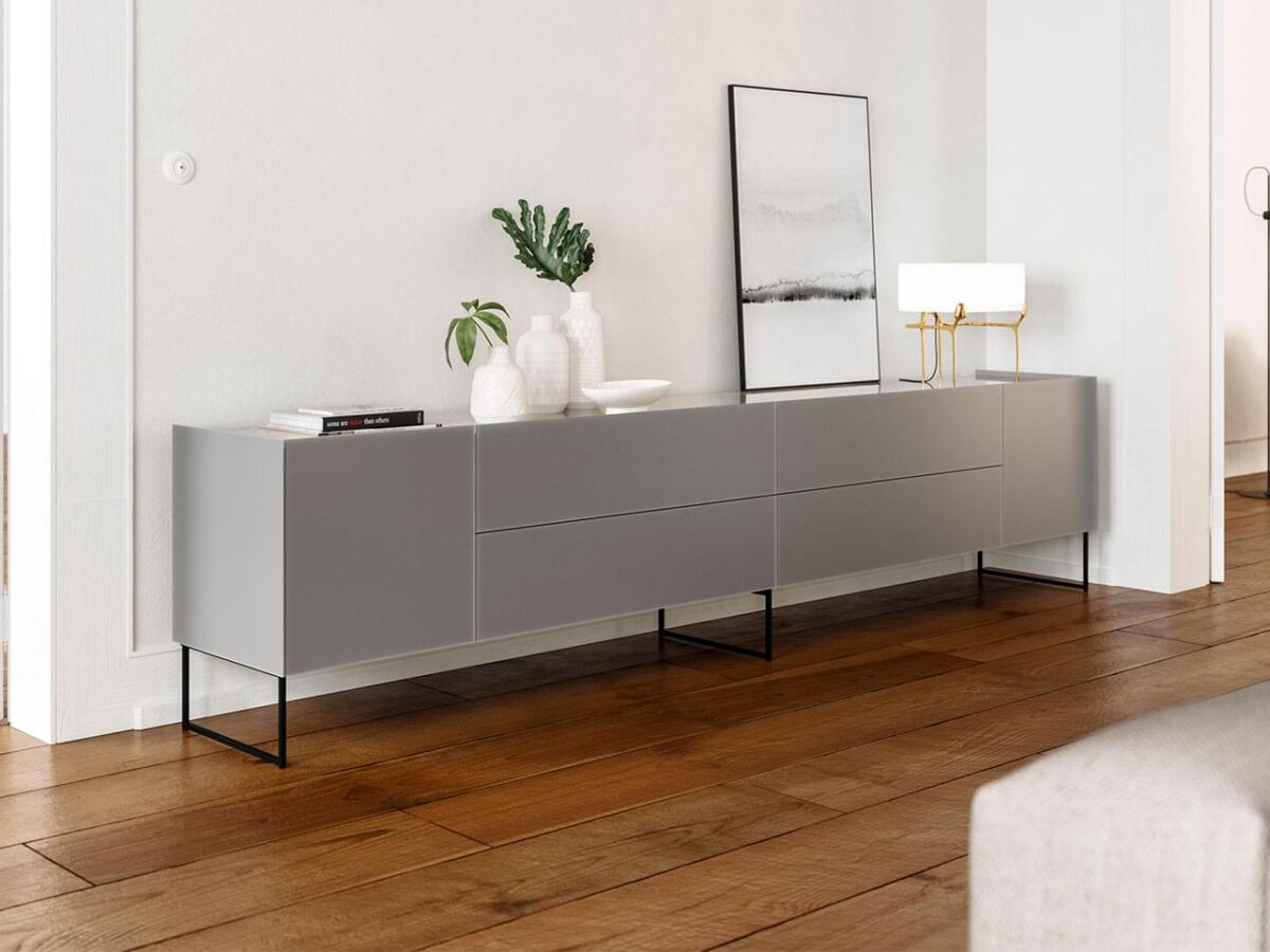 Spectral Side dressoir in grijs glas in een woonkamer