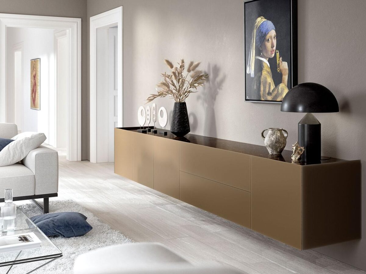 Spectral Side dressoir in brons naast een bank